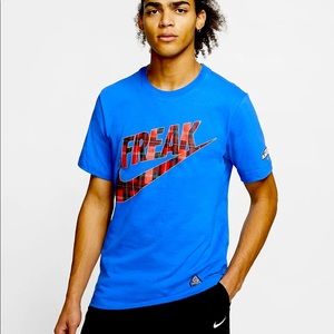 Nike Giannis Swoosh FREAK SS Top